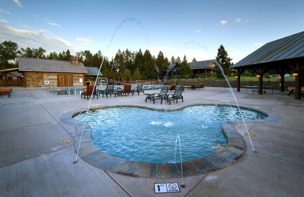 Pool & Game Barn Complex in Deer Lodge, Montana / Cushing Terrell