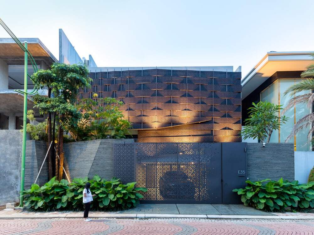 Weave House, Jakarta by Wahana Architects