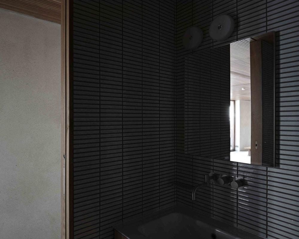 bathroom, Takero Shimazaki Architects