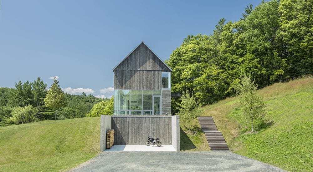 Bank Barn: Wood-Clad House by Birdseye Design