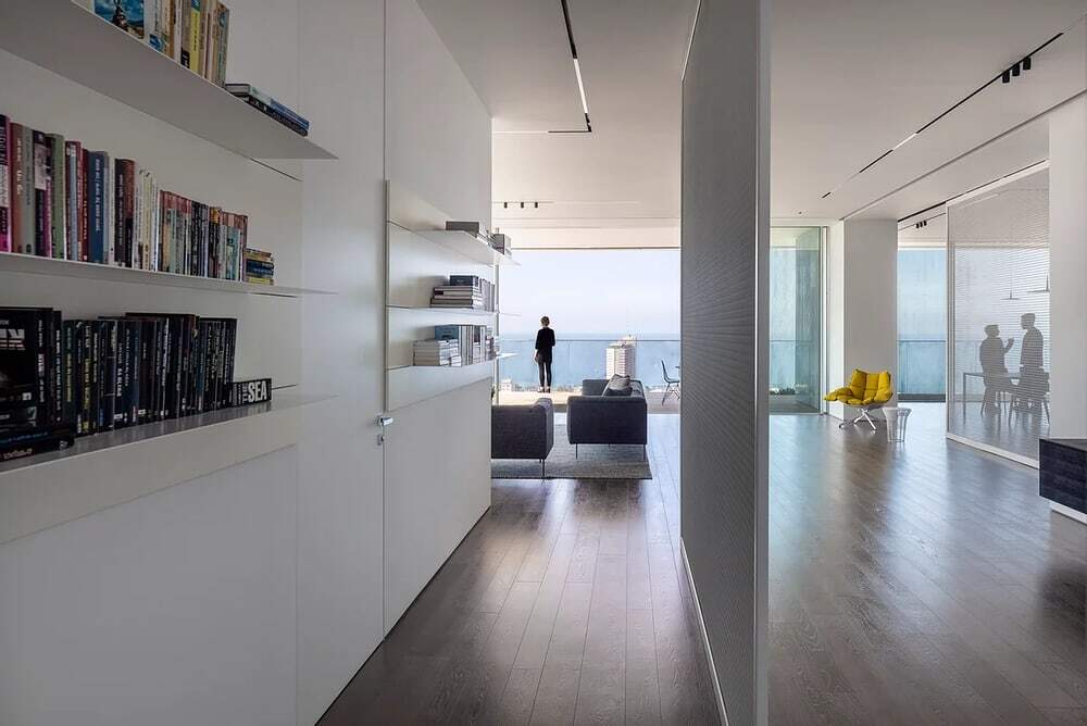 White Screens Apartment by Axelrod Architects