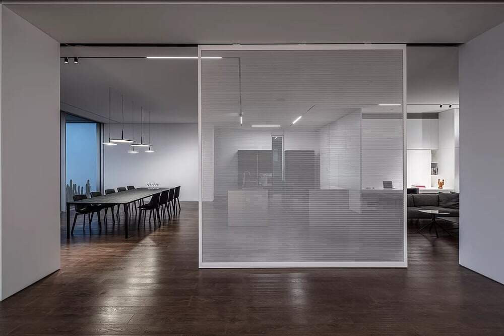 White Screens Apartment by Axelrod Architects