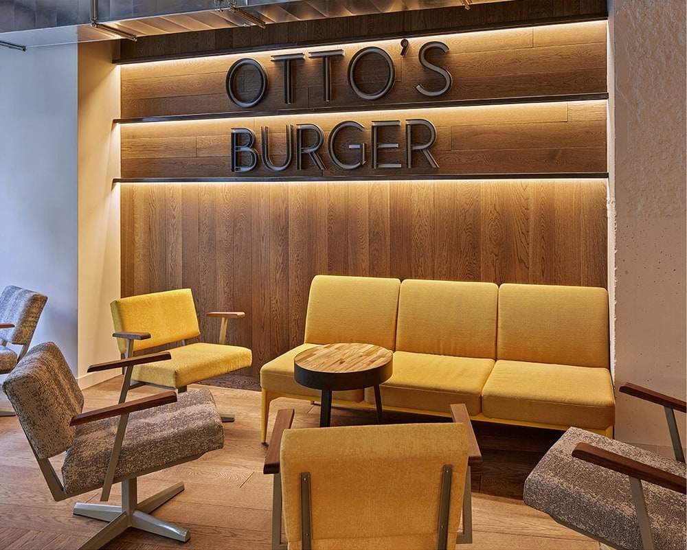 Otto’s Burger in the Historic Heart of Cologne, Studio Modijefsky