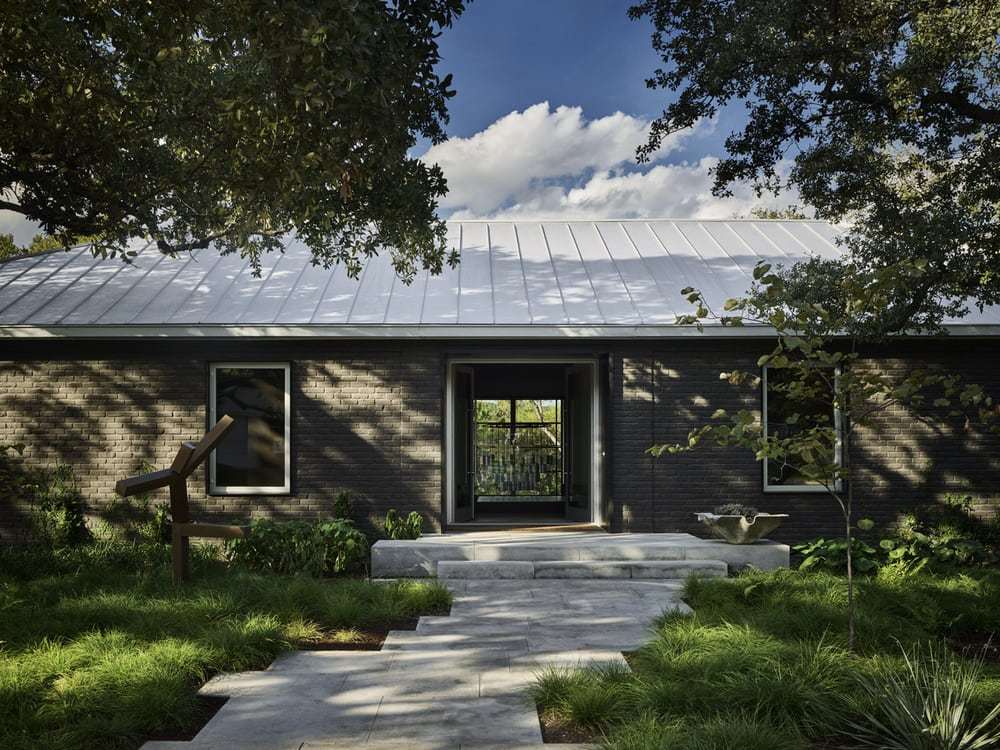 Lake Austin Scenic Home Renovated by Tobin Smith Architects and Mark Ashby Design Features a Spectacular Art Collection