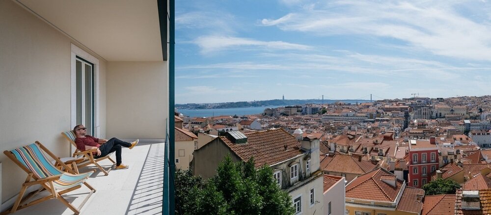Apartment Building in Lisbon by Aurora Arquitectos
