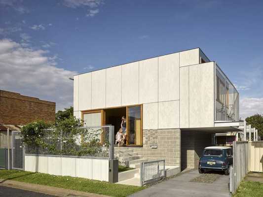 Waratah Secondary House by Anthrosite Architects