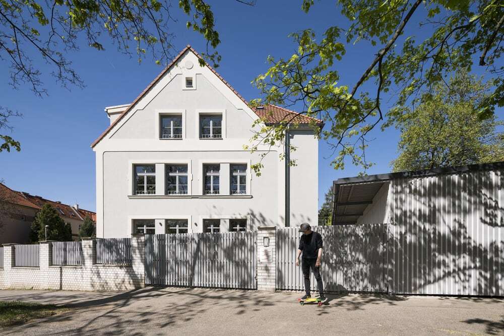 Reconstruction of a Three-Storey Villa for Co-Living of Three Families