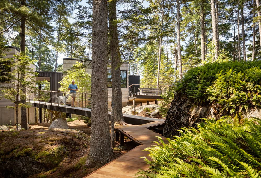 Retreat on a Pond's Edge by Elliott Architects