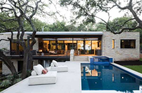 West Lake Residence by McKinney York Architects