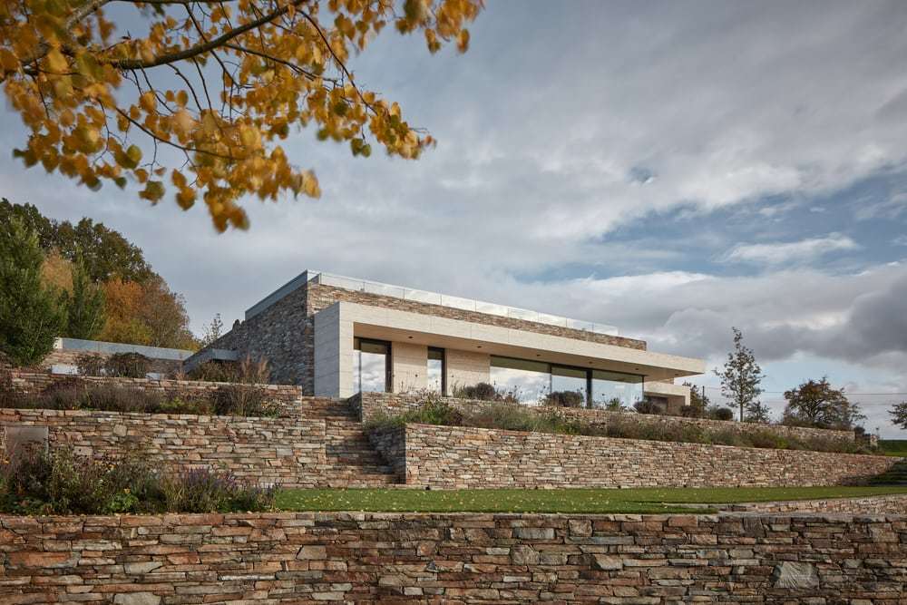 A Stone-Clad Villa Built into a Slope in Bohemian Paradise