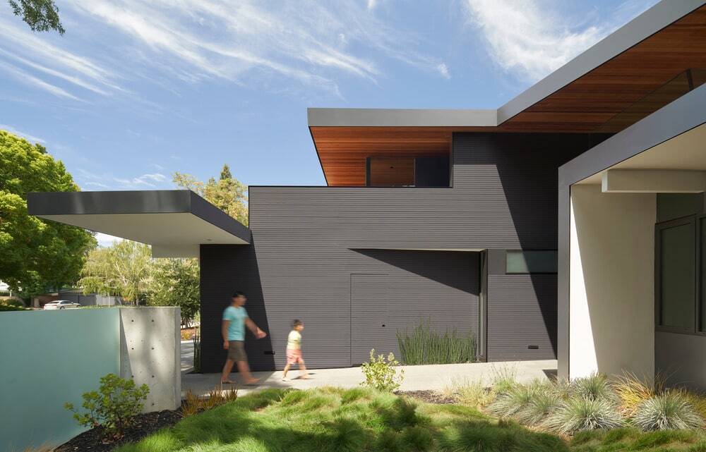 Entry courtyard, Terry & Terry Architecture