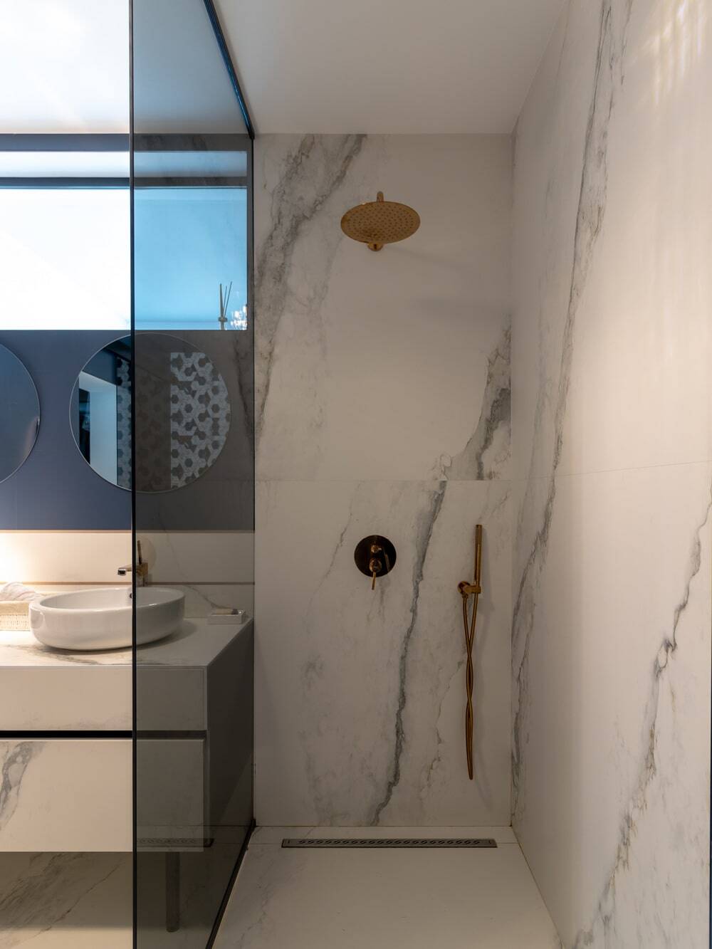 shower, Laura Ghiurtz Architecture & Design