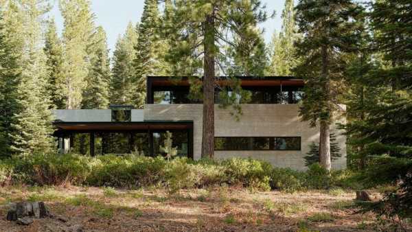 Forest Vacation Home by Faulkner Architects in Truckee, California