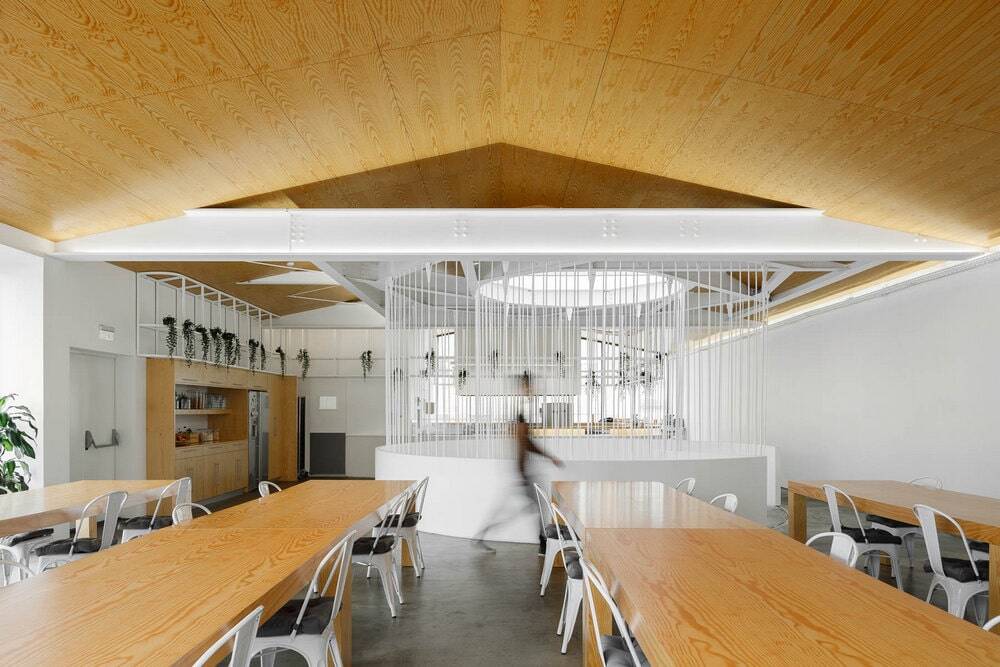 New Offices of E-goi and Clavel ́s Kitchen by Paulo Merlini Architects