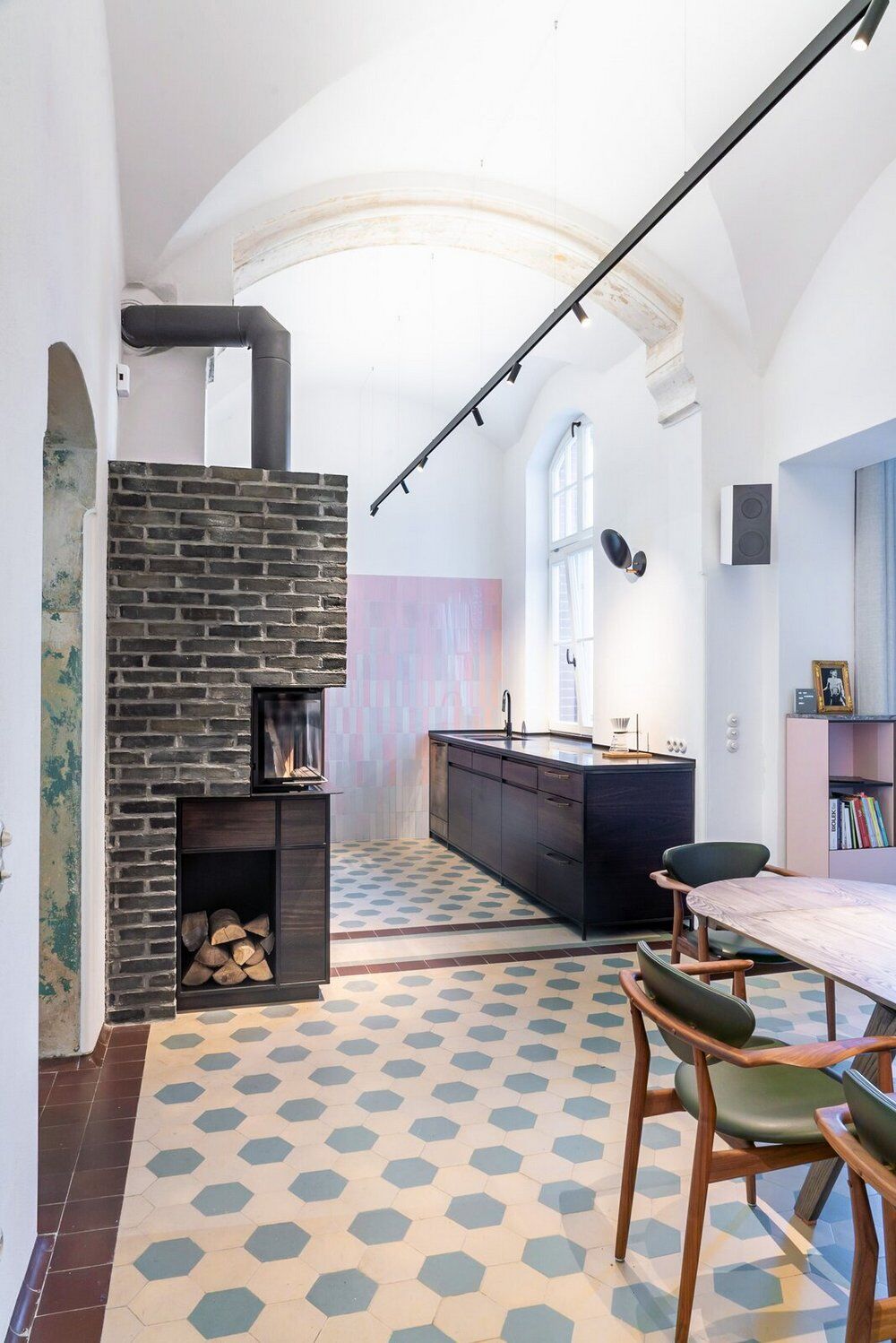 kitchen, fireplace, dining room, Studio Karhard