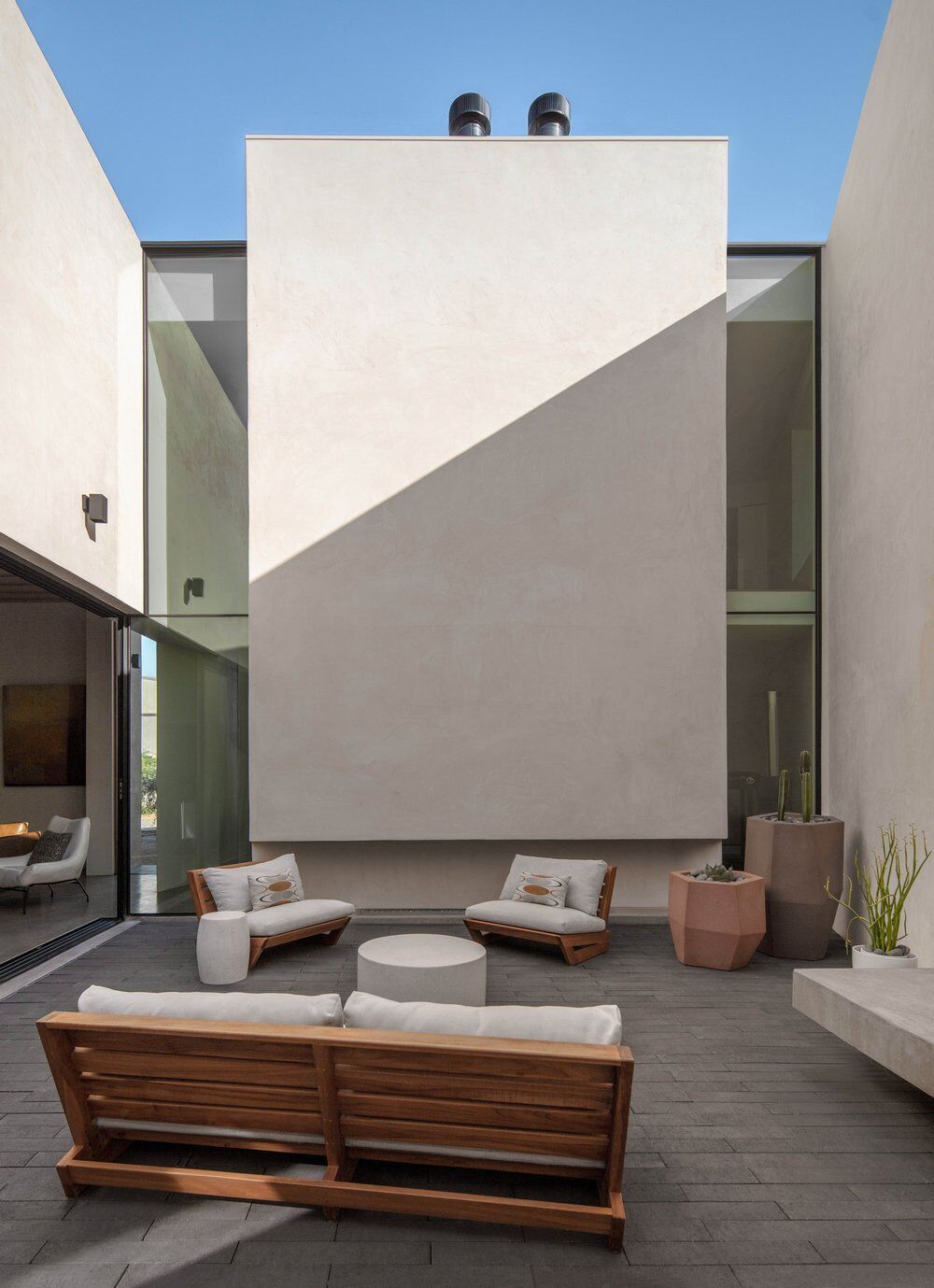 courtyard, patio, Ibarra Rosano Design Architects