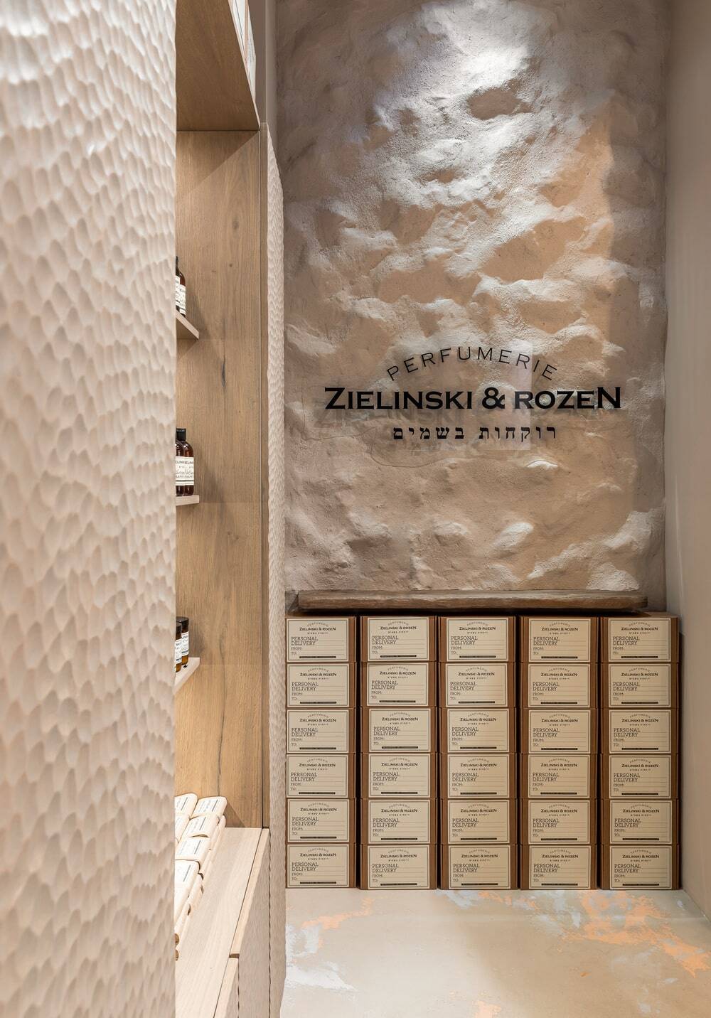 Zielinski & Rozen Showroom by Makhno