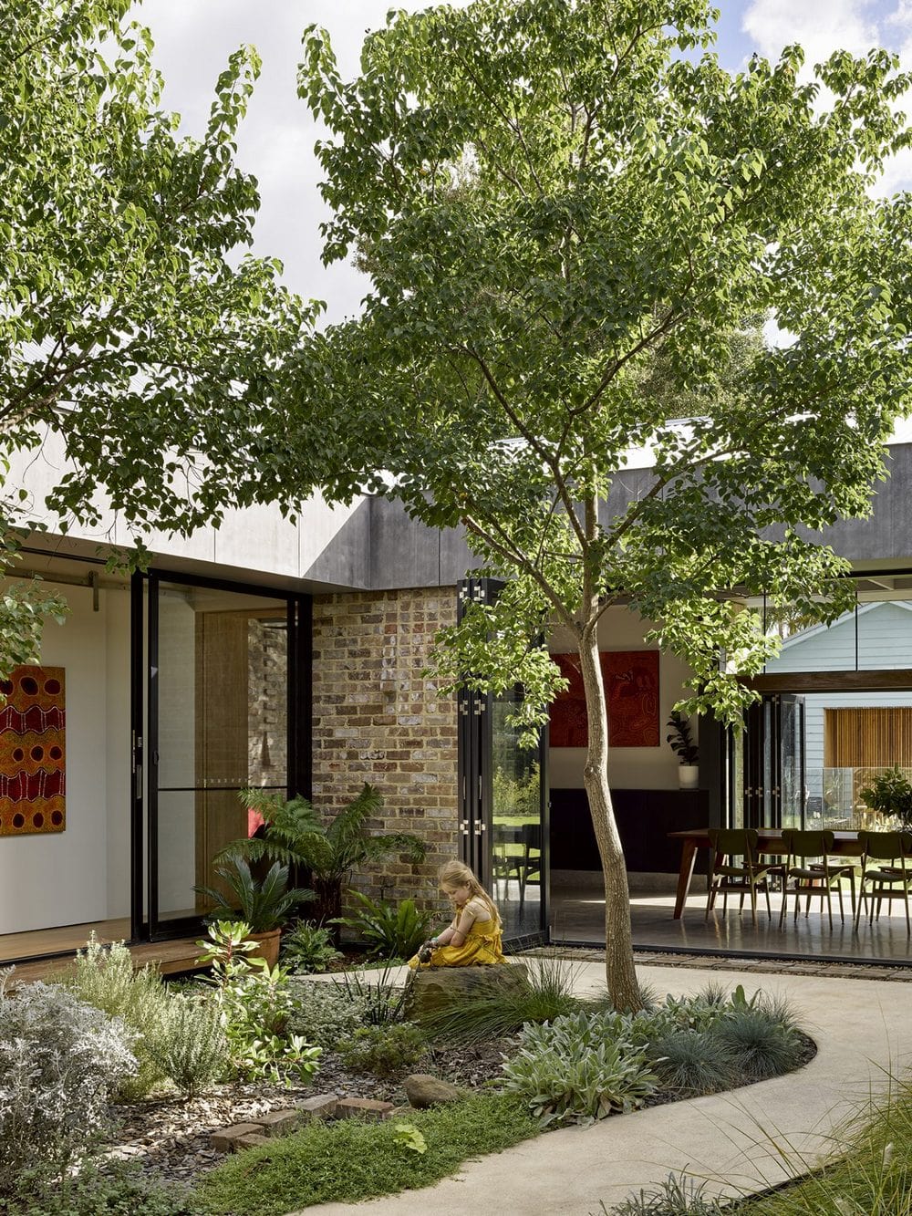 Hamilton Courtyard House by Anthrosite Architects