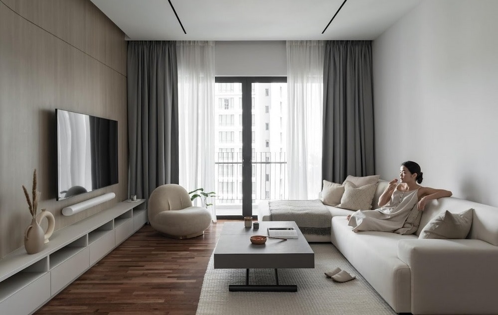Minimally Hatched Apartment / Hera Interior Design