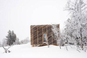 Skigard Hytte Cabin by Mork-Ulnes Architects