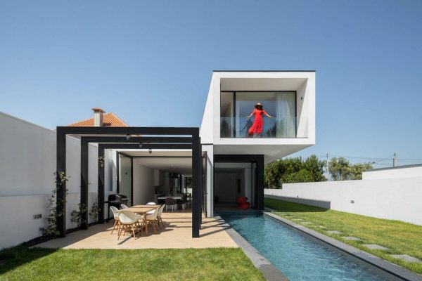 Casa Diagonal - When a Pool Enter Inside a Home