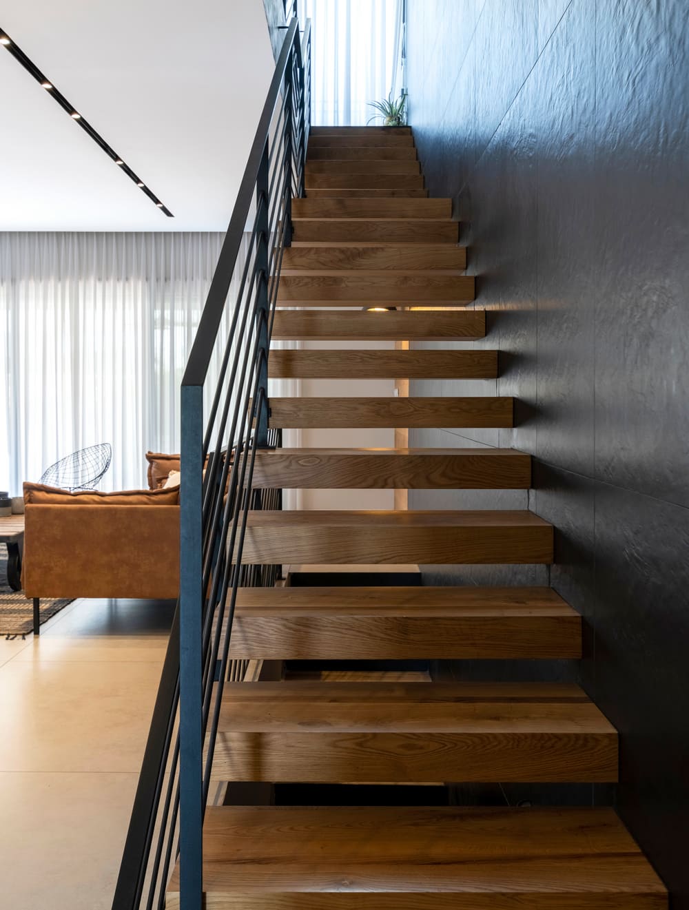 staircase / Odelia Barzilay