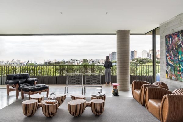 The Suspended House by Giuliano Marchiorato Arquitetos