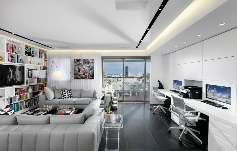 Private Business Apartment by Oron Millstein