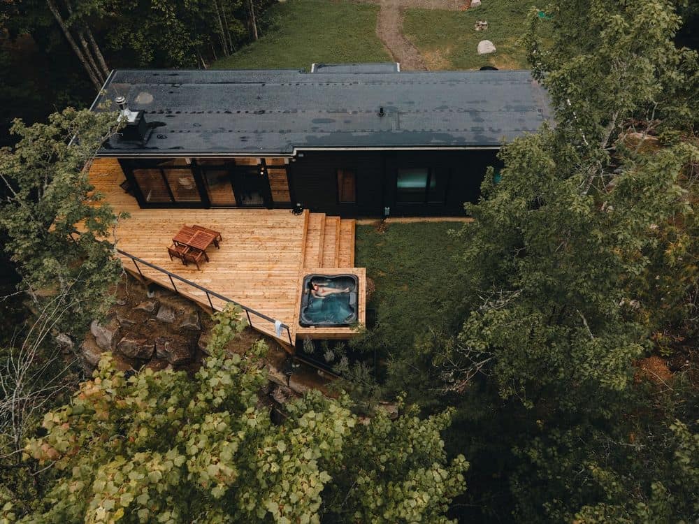 Kabinhaus: Scandinavian-Inspired Cabin in Quebec