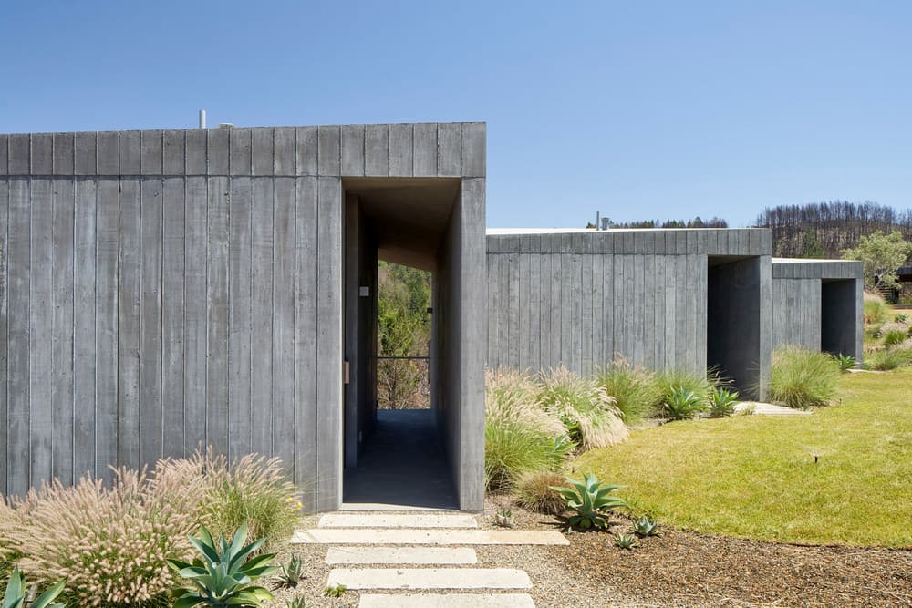 Sonoma Concrete Guesthouse by Mork-Ulnes Architects
