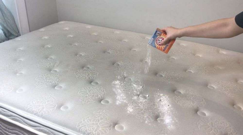 How to Deep Clean a Mattress Without Vacuum 