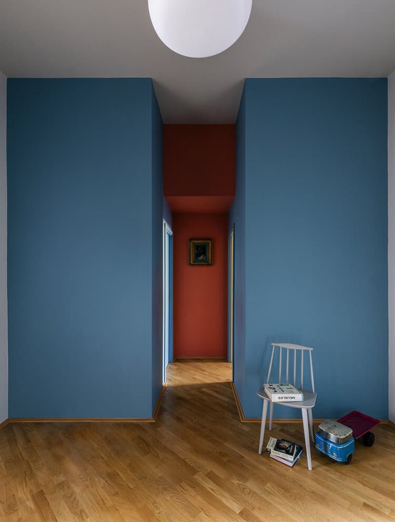 Symmetry Apartment by Alepreda Architecture