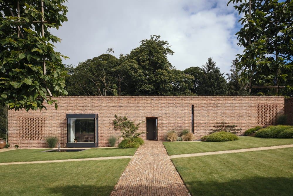 Devon Passivhaus Brings Life to a Walled Garden