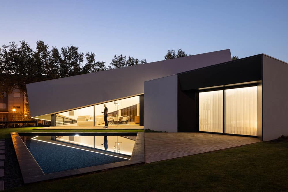 Tilt House by Mutant Architecture & Design
