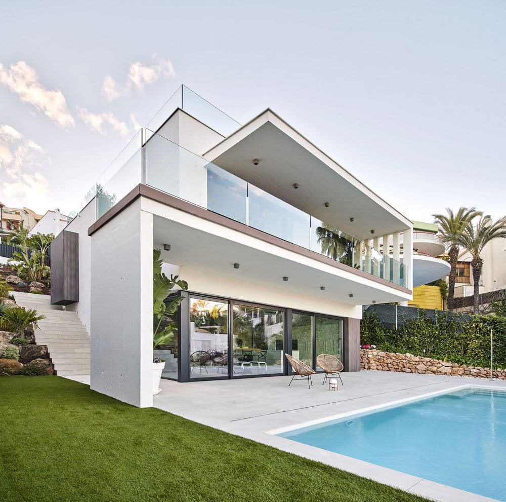 PR House by Guillem Carrera