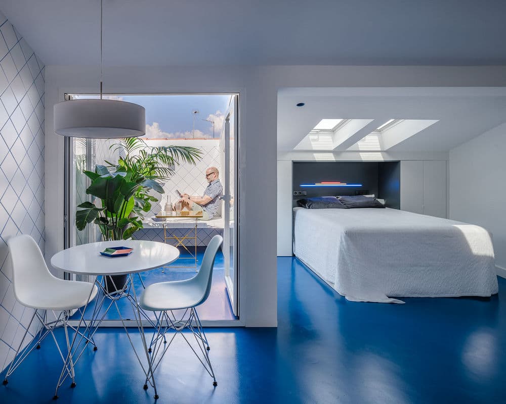 30 Square Meters Attic Apartment in Madrid Gets Stylish Facelift