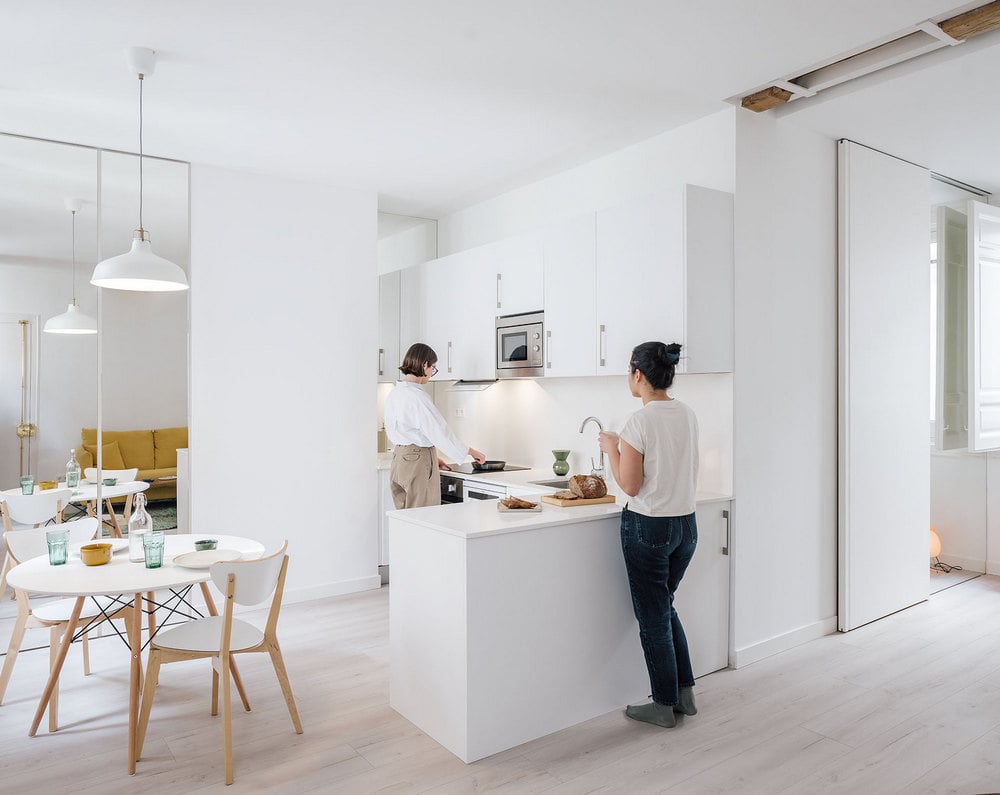 Flat White - Reform of an Apartment to Rent in Plaza de España