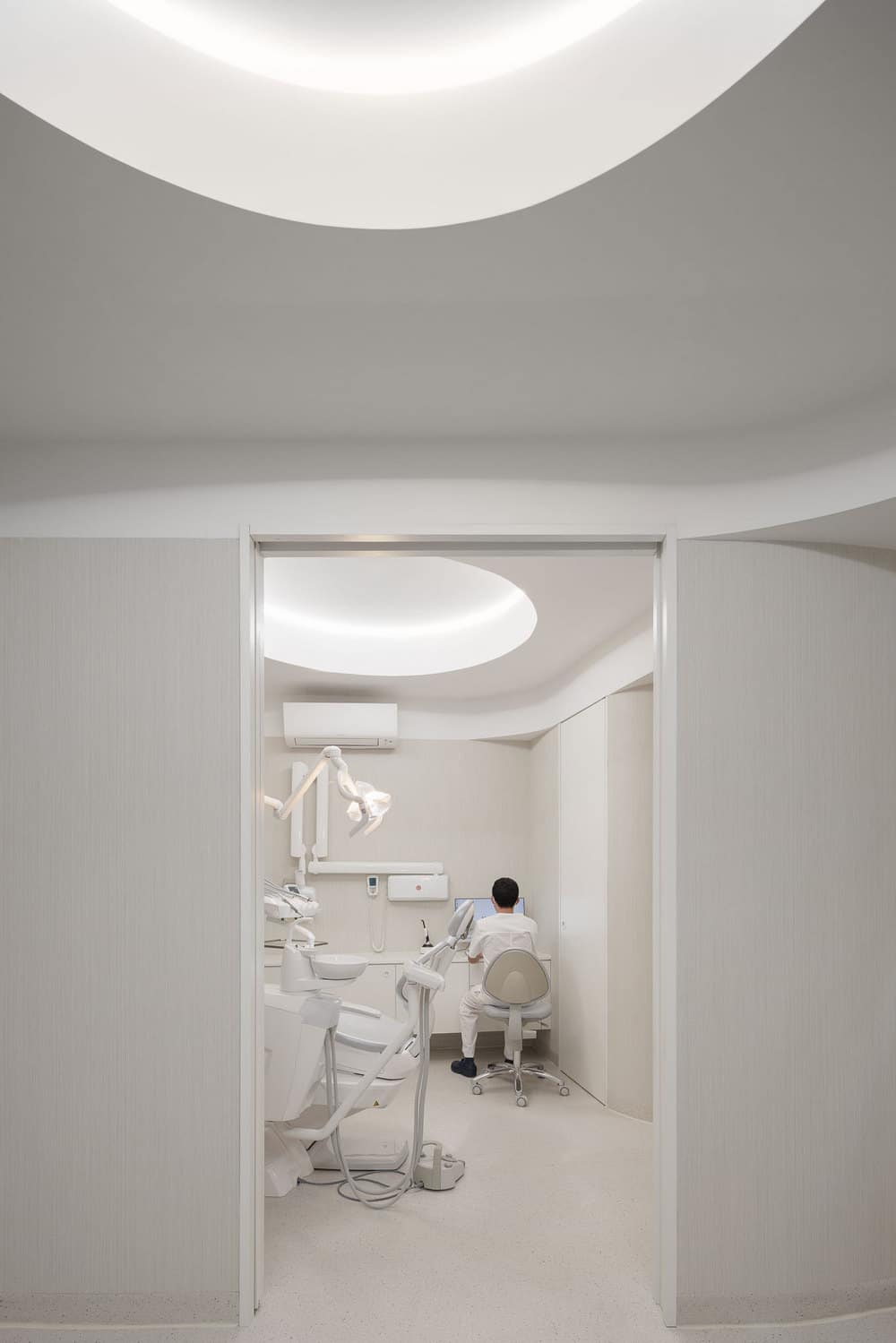 MOOD Medicina Dentária Clinic by Tsou Arquitectos