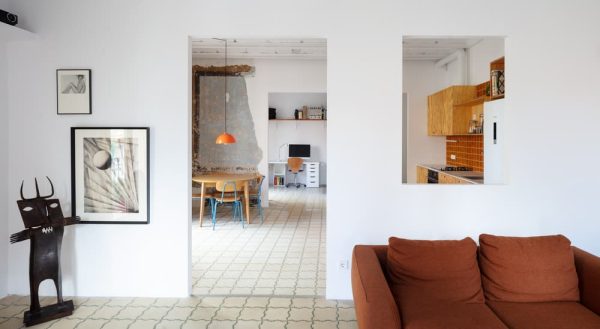 Grases Corner Apartment by Arantxa Manrique Arquitectes