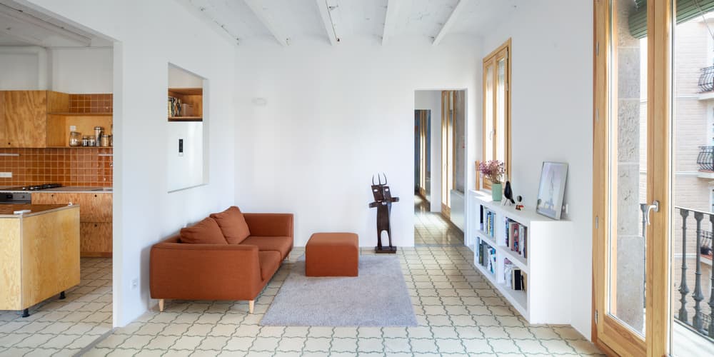 Grases Corner Apartment by Arantxa Manrique Arquitectes