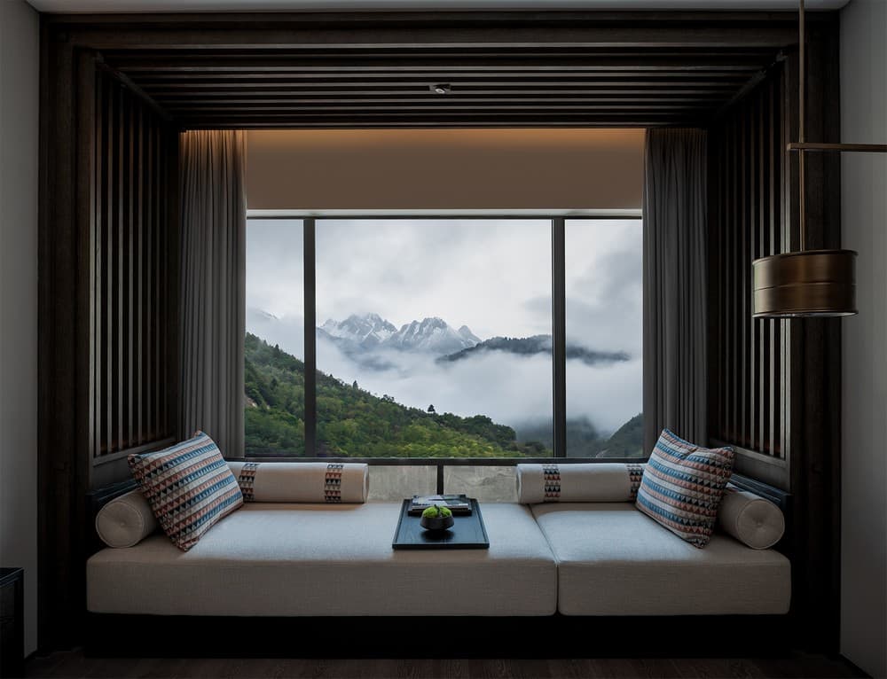 Hotel Indigo Jiuzhai by CCD / Cheng Chung Design