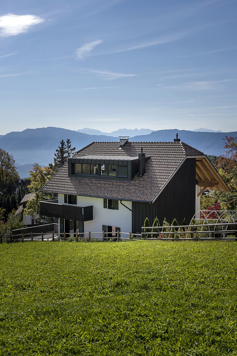 Villa Renovation: Inside and Beyond the South Tyrolean Traditions