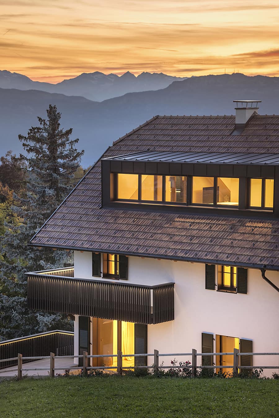 Villa Renovation: Inside and Beyond the South Tyrolean Traditions
