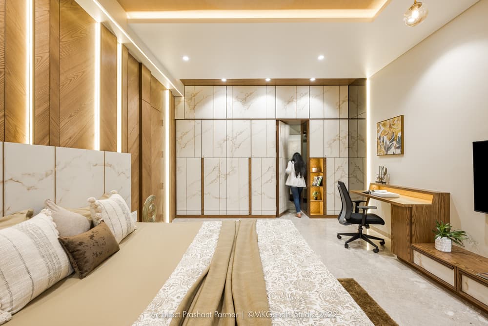 Modern Contemporary House in Ahmedabad by Prashant Parmar Architects