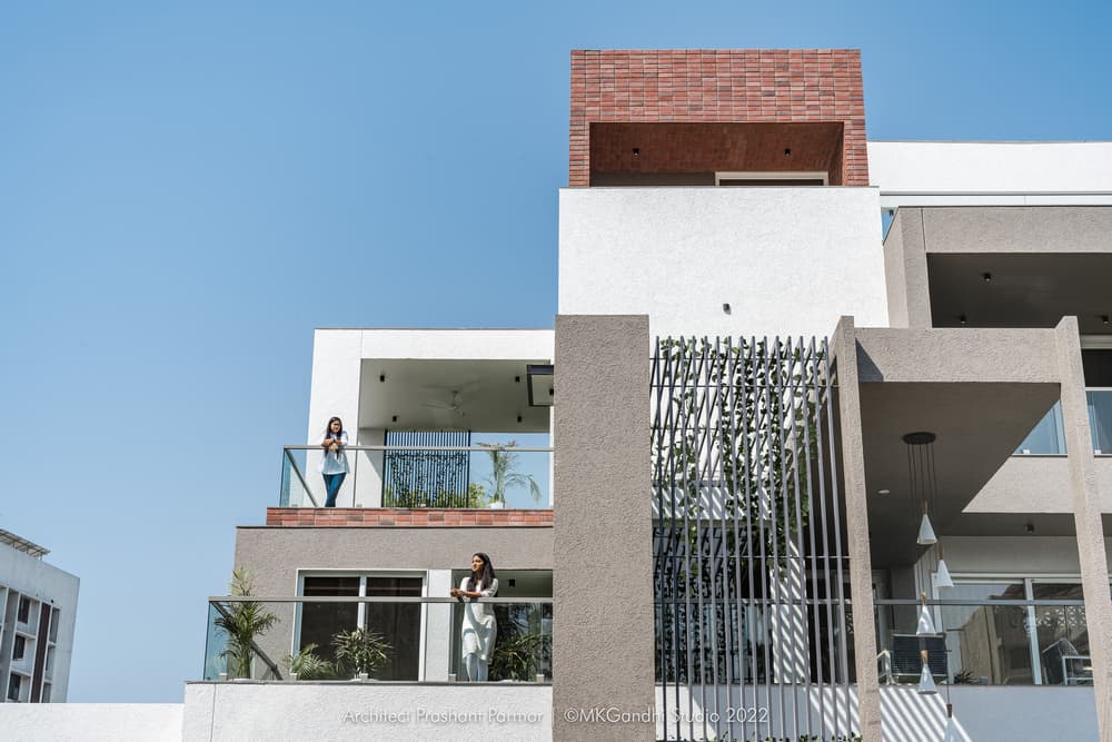 Modern Contemporary House in Ahmedabad by Prashant Parmar Architects