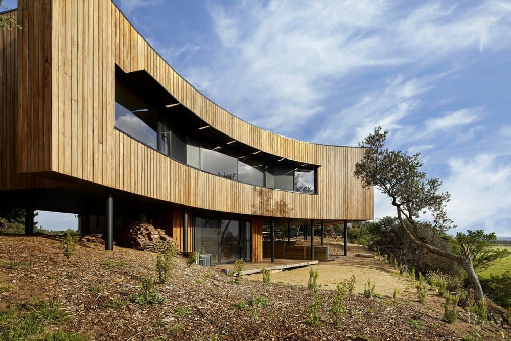 Hide House in Venus Bay by MRTN Architects