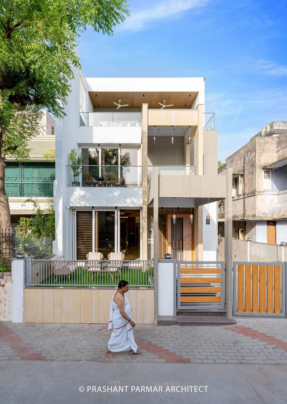 Narrow House at Ahmedabad / Prashant Parmar Architect
