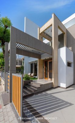 Narrow House at Ahmedabad / Prashant Parmar Architect