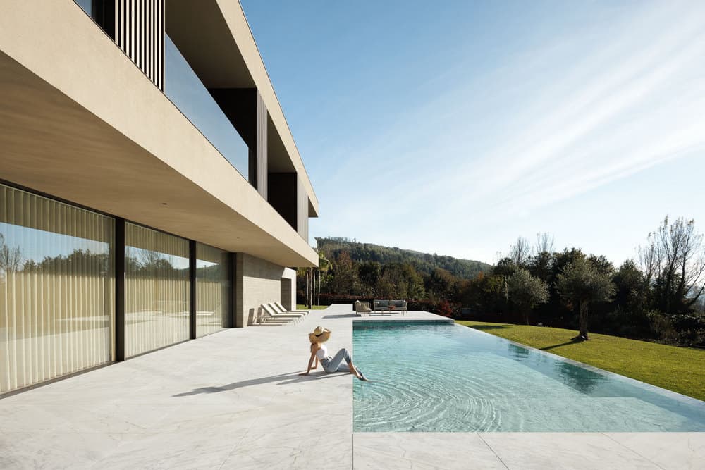 A Luxury House That Land Over the View of the City of Braga in Portugal
