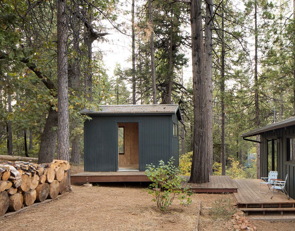 Shady Pines Cabin in the California Sierras / McElroy Architecture